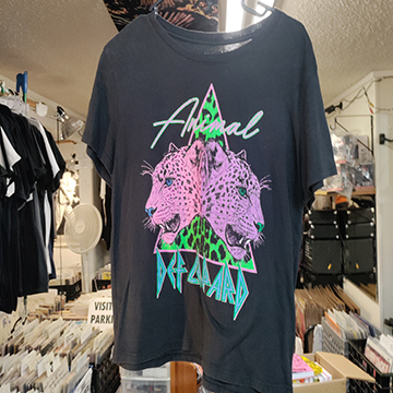 Allison Todo Esta Encemdido Tshirt Small USED