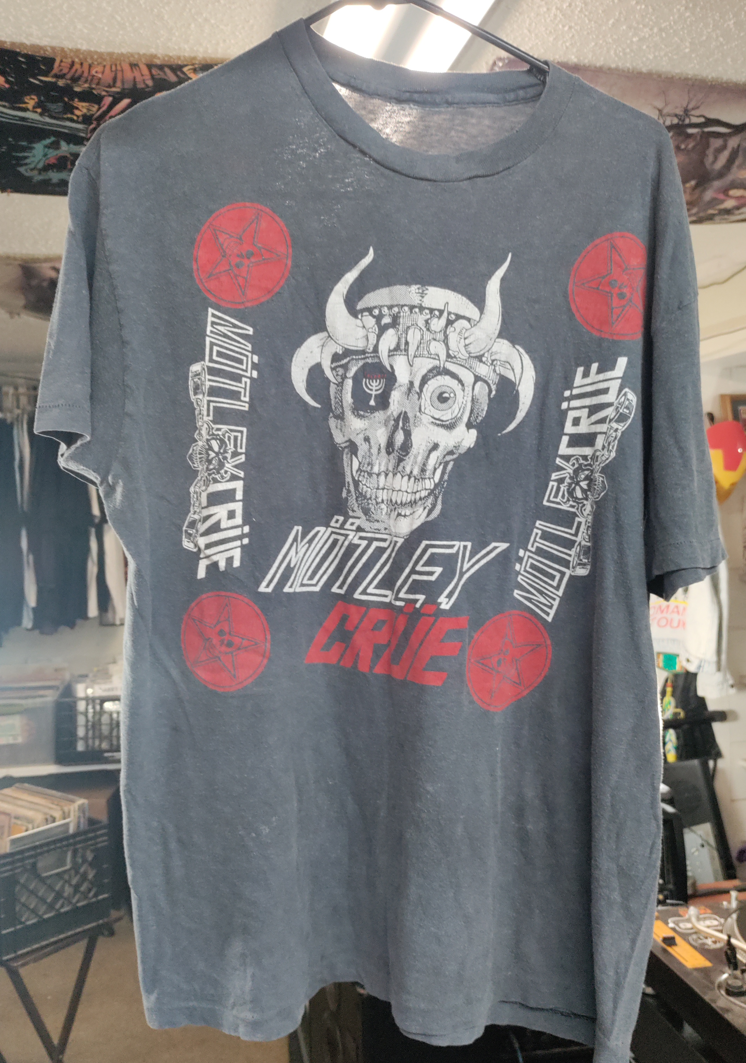 Motley Crue 1983 Skullll Tshirt Medium/Large VINTAGE